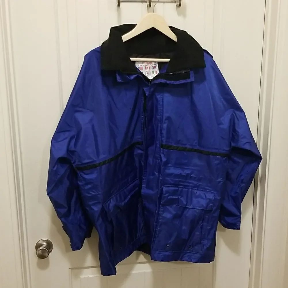 Men's Weather-Rite Size Large Long Sleeve Storm coat Waterproof / Insulated